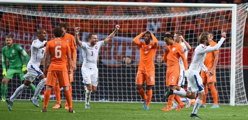 Holanda perdió 2-3 ante la República Checa para culminar un batacazo histórico que dejará sin Euro a una selección que hasta hace un año brilló en Brasil