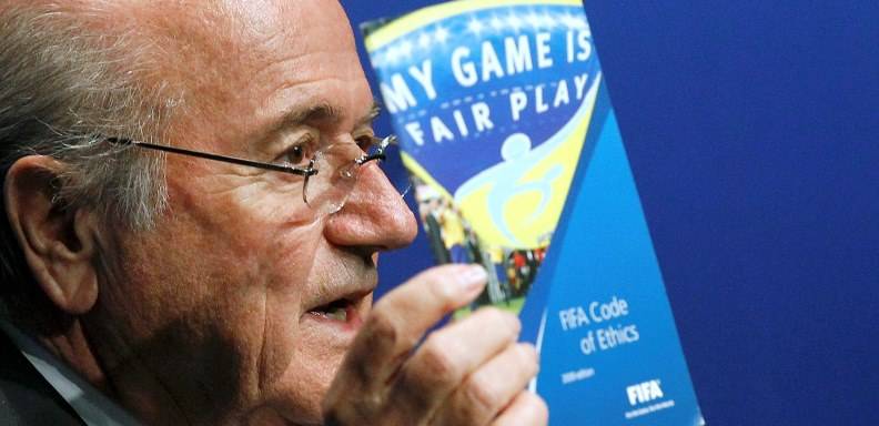 El presidente de la FIFA, Joseph Blatter, suspendido provisionalmente, terció este domingo en el escándalo que rodea al Mundial de 2006 en Alemania