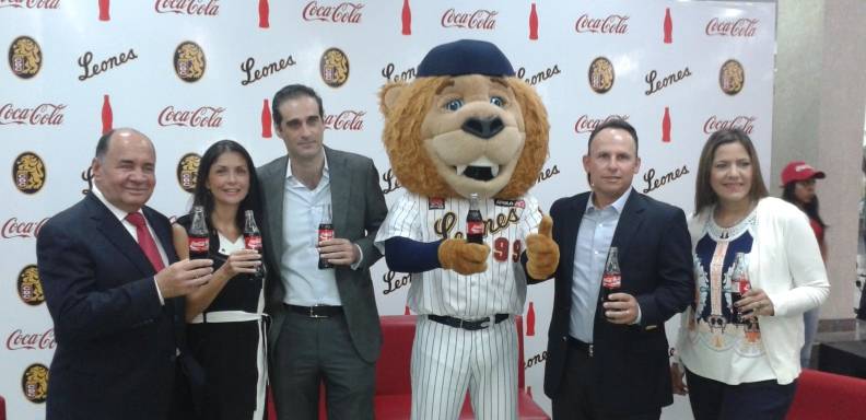 El sistema Coca-Cola de Venezuela renovó su vinculo con los Leones del Caracas para una temporada mas en la Liga Venezolana de Beisbol Profesional (LVBP)