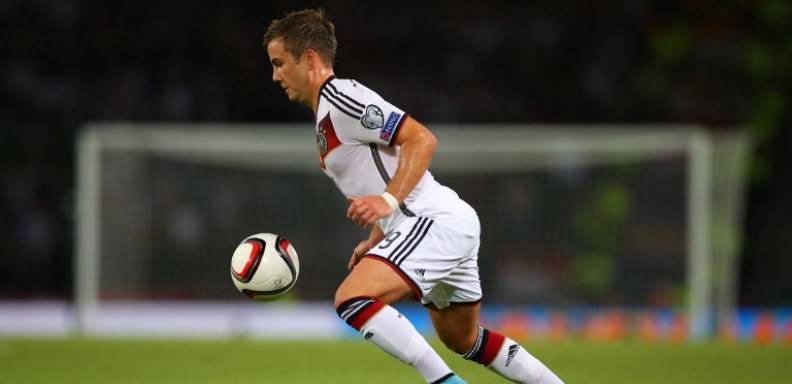 Mario Götze, delantero internacional alemán del Bayern Múnich, estará de baja entre 10 y 12 semanas tras lesionarse con su selección