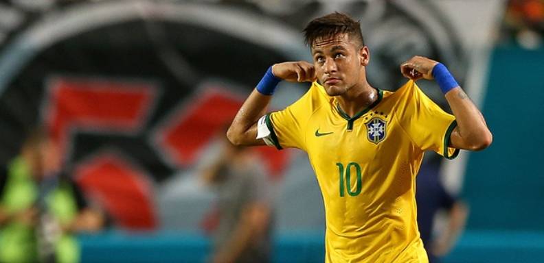 Para Pelé "es difícil comparar tanto déficit" entre Neymar y los grandes jugadores del pasado