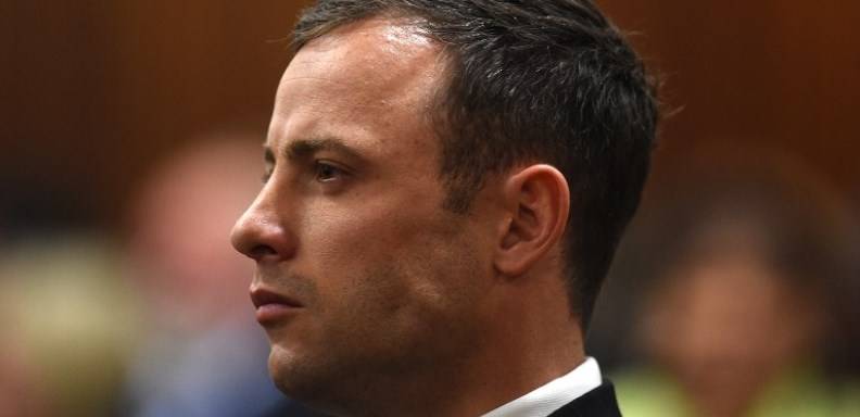 El atleta sudafricano Oscar Pistorius saldrá de prisión para ser puesto bajo arresto domiciliario el próximo 20 de octubre