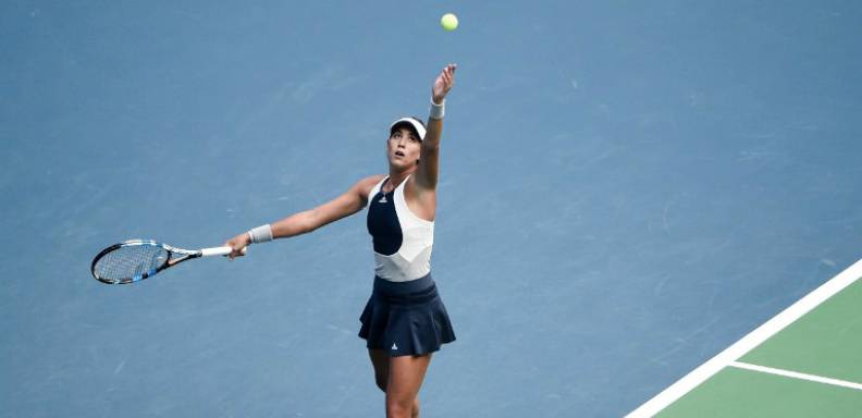 Garbiñe Muguruza avanzó a la tercera ronda del torneo WTA Premier de Pekín al derrotar a la estadounidense Irina Falconi por un cómodo 6-1 y 6-1