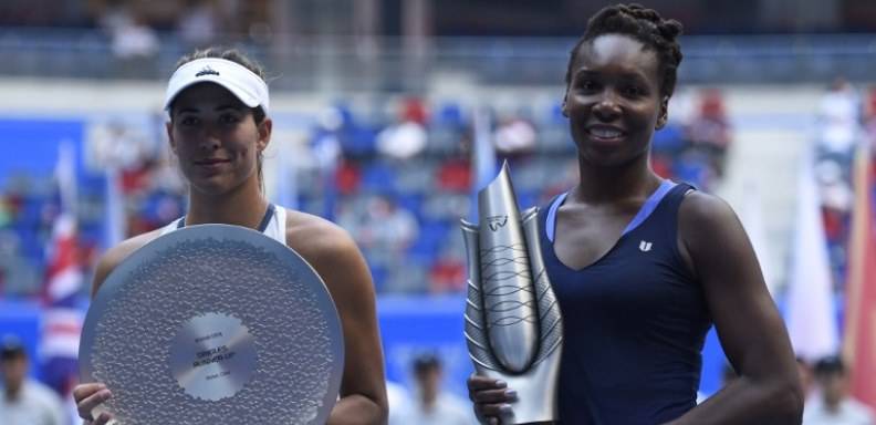 Venus Williams se llevó el trofeo en China luego de que Muguruza se retirara por lesión/ Foto: AFP