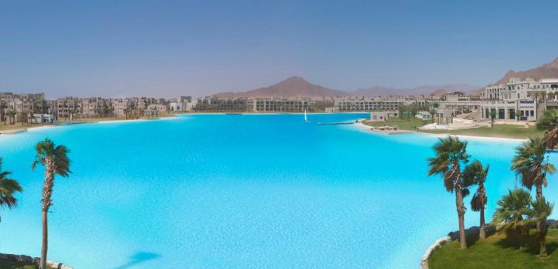 La Laguna más grande del mundo está ubicada en pleno desierto específicamente en el complejo turístico Citystars Sharm El Sheij en Egipto. /Foto: cortesía