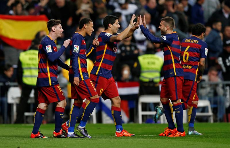 Neymar, Iniesta y Suárez por partida doble sentenciaron a un Madrid sin alma en el Bernabéu (4-0)