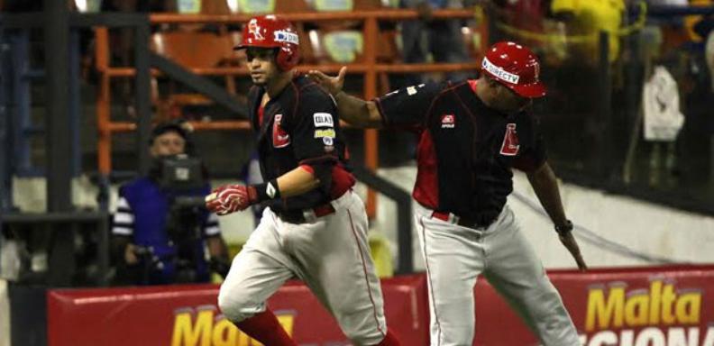 Jairo Pérez conectó un cuadrangular que puso fin a un duelo de pitcheo y señaló el camino del triunfo de Cardenales de Lara, 2-1, contra Leones del Caracas
