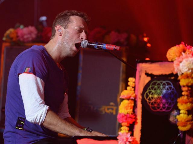 Coldplay hace emotiva versión de “Imagine” dedicada a las víctimas de París