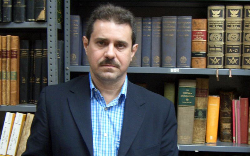 Pérez autor de numerosas publicaciones, entre las que destacan "Historia de la lingüística en Venezuela (1988)