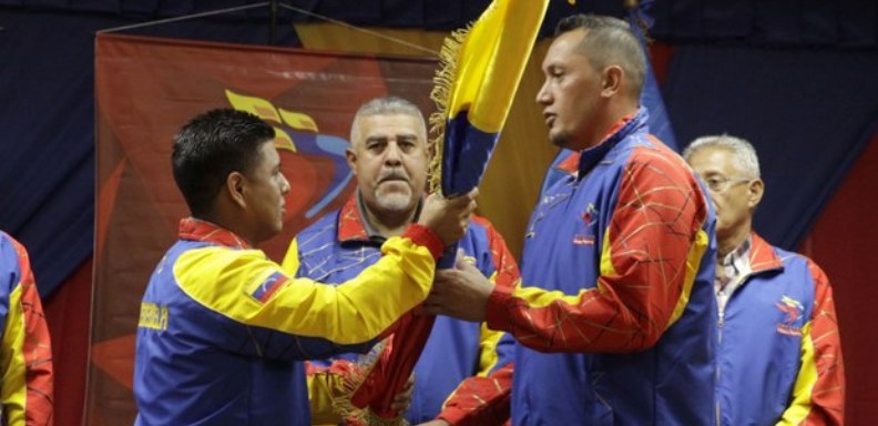 Freddy García fue abanderado por el ministro Pedro Infante, como el máximo representante de la selección que competirá en el Campeonato Mundial Premier 12