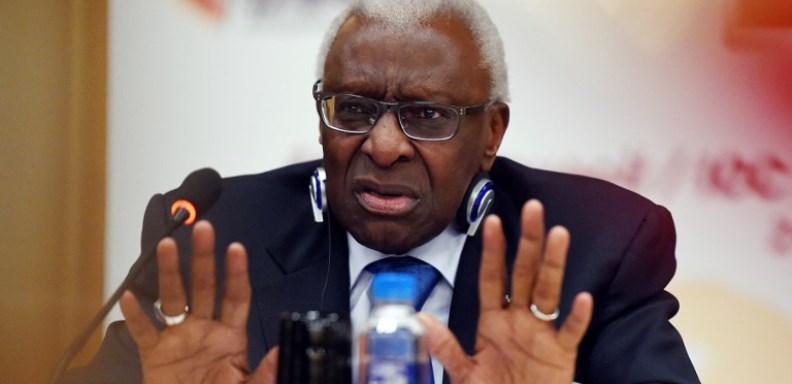 El expresidente de la Federación Internacional de Atletismo (IAAF), el senegalés Lamine Diack, fue inculpado de corrupción por la justicia francesa
