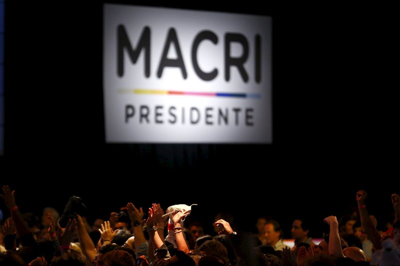 Macri obtenía el 53,5 % de los votos frente al 46,5 % de Scioli, con el 0,8 % de las mesas escrutadas