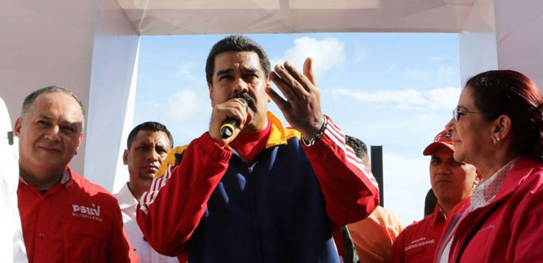 Maduro entregó 4.600 nuevos taxis