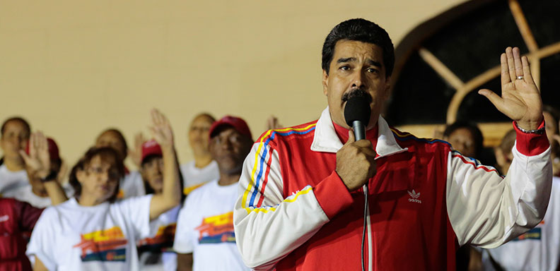 Maduro afirmó que la Ley de Presupuesto 2016 será utilizado en Obras Públicas