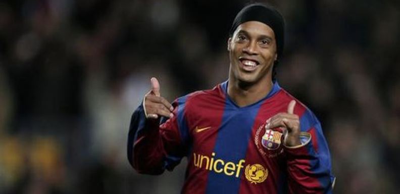El exjugador brasileño del Barcelona Ronaldinho se ha deshecho en elogios hacia su compatriota Neymar da Silva, a quien califica como "un fenómeno"