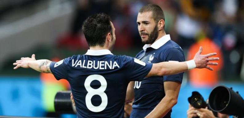 Karim Benzema intentó convencer a su compañero de selección Mathieu Valbuena para que negociara con los chantajistas que decían tener un vídeo suyo