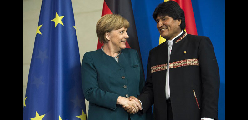 Reunión entre Merkel y Morales busca reforzar cooperación bilateral entre Alemania y Bolivia /Foto: AFP