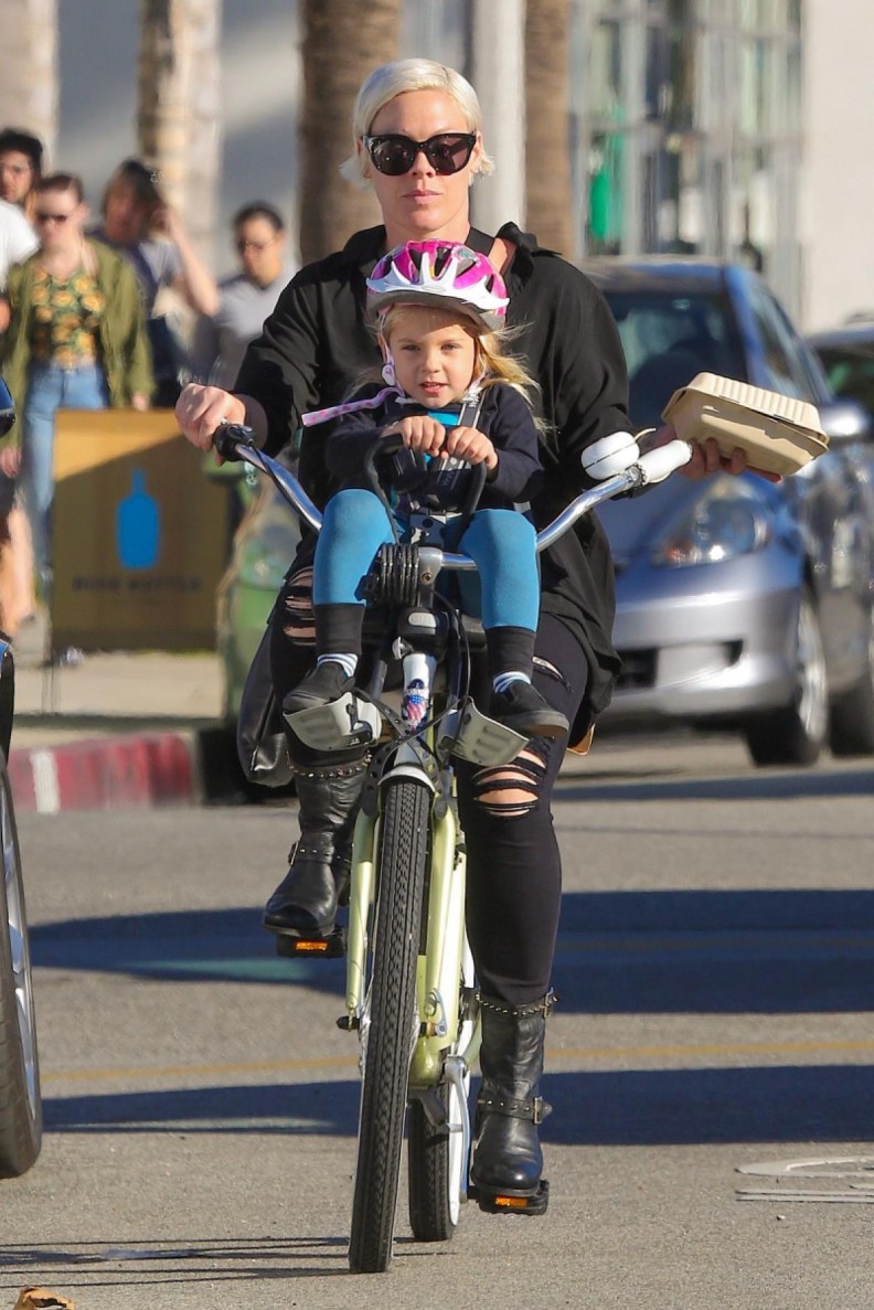 Pink con su hija Willow. Foto: nydailynews.com