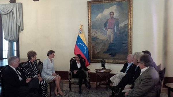 La canciller Delcy Rodríguez recibió este sábado a los seis expresidentes latinoamericanos invitados a acompañar las legislativas por la oposición
