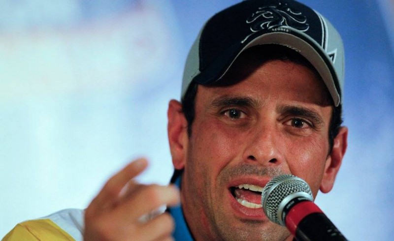 Capriles pidió a los firmantes que no se retiren de los centros dispuestos por el CNE para validar su rúbrica, los cuales estarán funcionando de 8 am a 12 pm y 1 pm a 4 pm