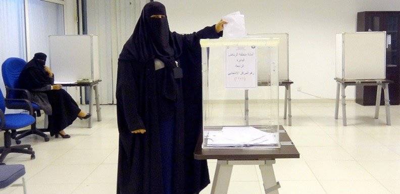 Mujeres votan en Arabia Saudita / Foto: AFP