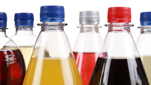 Las bebidas gaseosas deberán estar rotuladas o usar etiquetas de advertencia sobre los efectos perjudiciales de su consumo en el organismo, por orden del Ministerio de Salud.