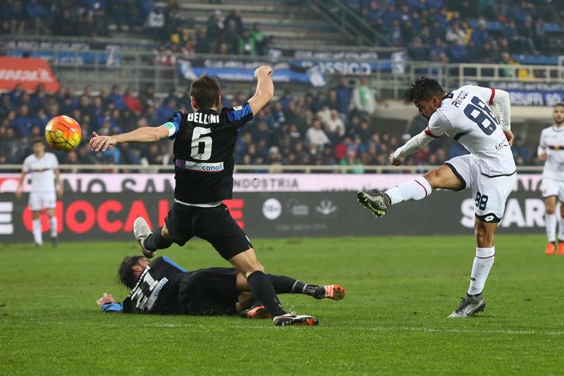 El criollo contribuyó con una gran asistencia para el primer gol del compromiso que se llevo su equipo ante Atalanta (2-0)
