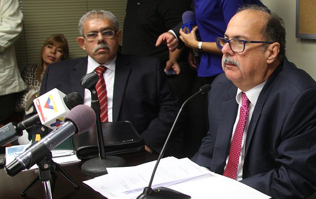Tras instalar la Comisión, el diputado Luis Aquiles Moreno dijo que los venezolanos merecen saber en qué se ha invertido el dinero que maneja Pdvsa