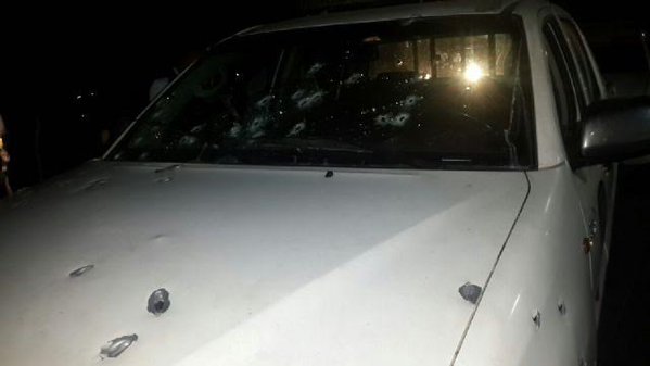 Un efectivo de la Policía Nacional Bolivariana (PNB) resultó muerto cuando delincuentes atacaron su patrulla en La Victoria, estado Aragua. Así lo informó la periodista de suceso Jenny Oropeza en su cuenta en Twitter @Jennyoro1.