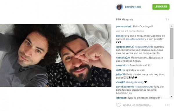 El animador Pastor Oviedo posteó una foto con "su primo" que es como suele presentar a su pareja.