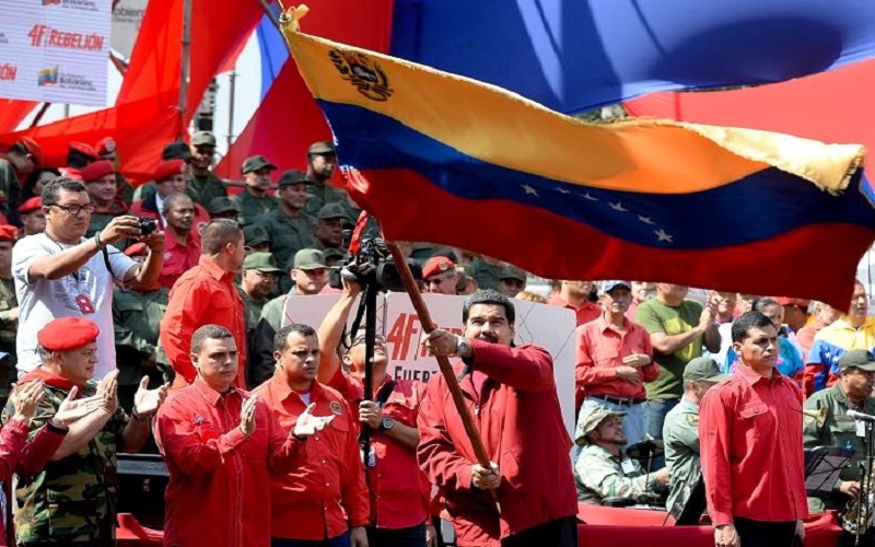 Maduro dijo que oposición quiere sacarlo del poder