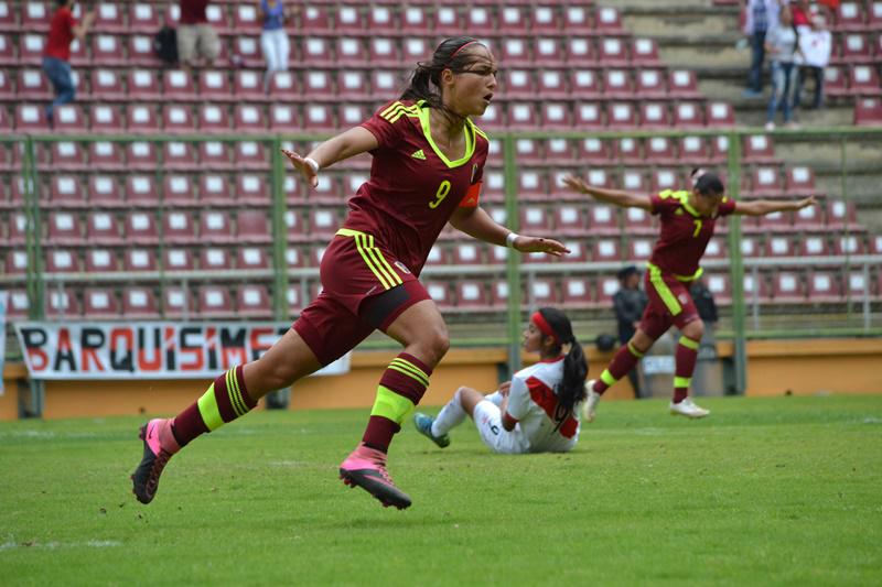 Deyna Castellanos abrió el marcador por parte de las criollas, que vencen por la mímina a las australes en el descanso del primer tiempo