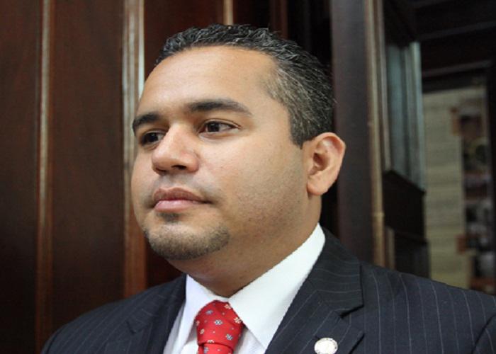 Hijo de Elvis Amoroso es el nuevo secretario del Consejo de Ministros