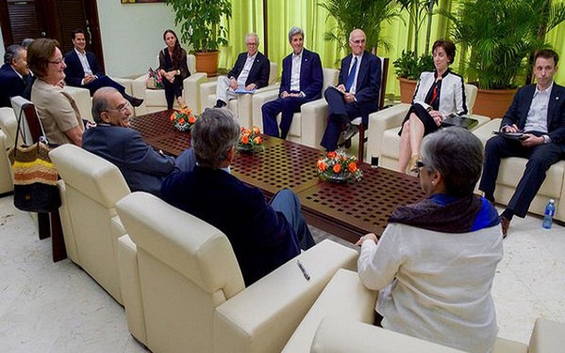Kerry habla con FARC en Cuba para impulsar acuerdo final de paz en Colombia