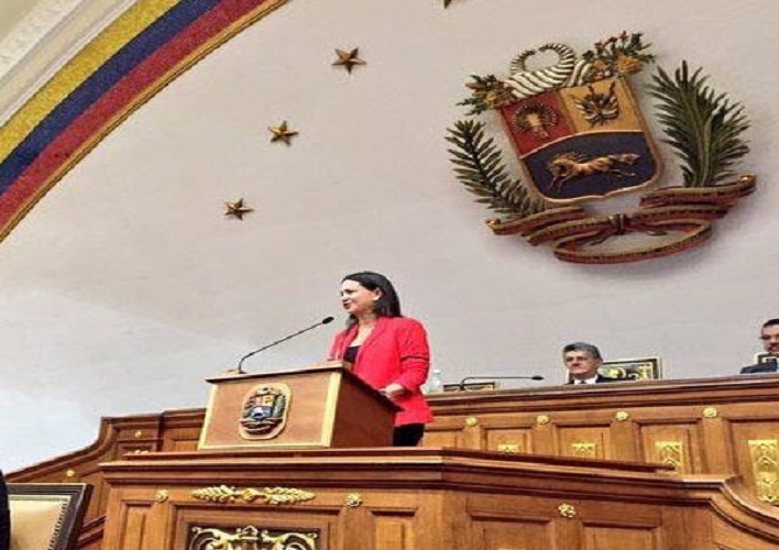 María Corina Machado, coordinadora del partido Vente Venezuela, declaró que "la vía menos traumática, la que no enfrenta obstáculos, es la renuncia de Nicolás Maduro"