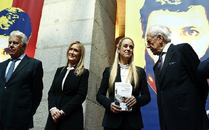 El premio Nobel de literatura, Mario Vargas Llosa, y el exjefe del gobierno español, Felipe González, volvieron a mostrar este martes su apoyo a Leopoldo López
