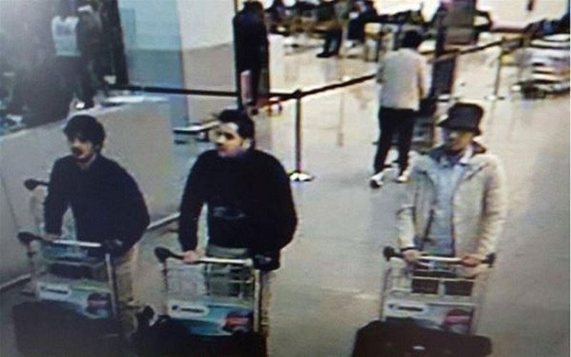Atacantes del aeropuerto de Bruselas llevaban bombas en las maletas