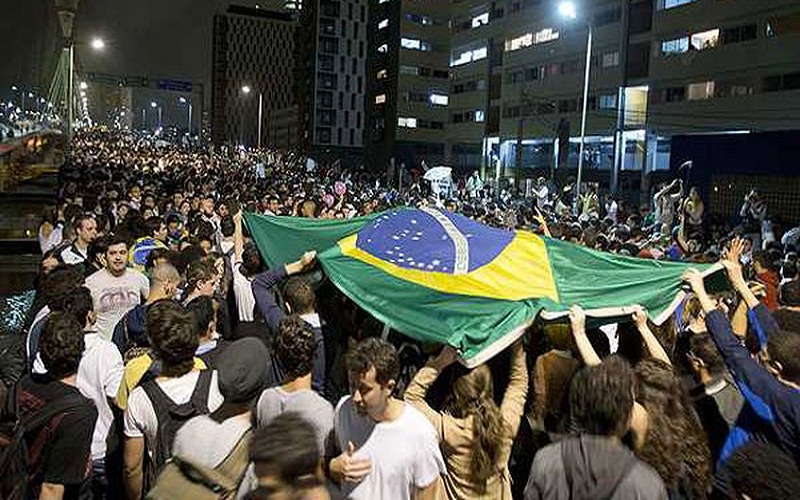 Aumentan protestas en Brasil al conocerse grabación entre Lula y Dilma