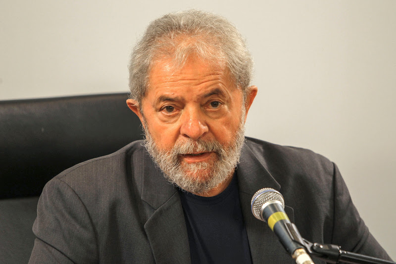 El allanamiento de la casa del expresidente brasileño Luiz Inacio Lula da Silva y su traslado a la policía a declarar en el marco del fraude a Petrobras "es una agresión al Estado de Derecho", dijo el viernes el Instituto Lula del exmandatario.