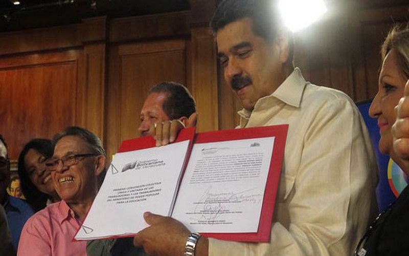 El presidente Nicolás Maduro firmó la convención colectiva de los trabajadores de la educación