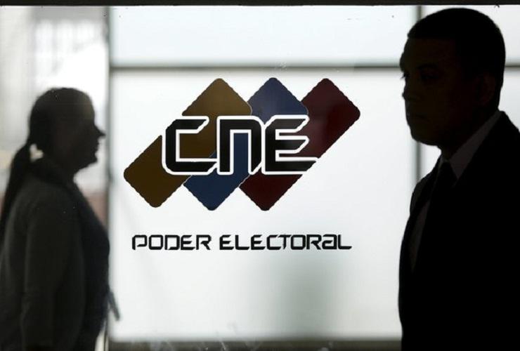 Árbitro electoral venezolano traba referéndum revocatorio contra presidente Maduro