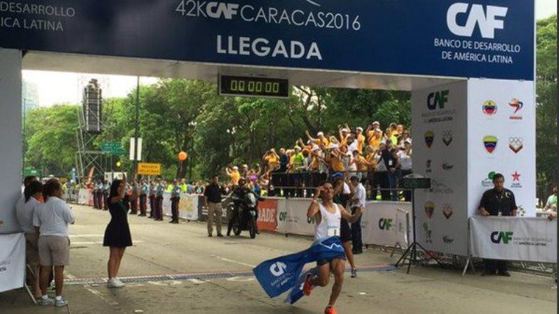 El segundo lugar fue para Ronal Paucar mientras que Erick Kipleting se llevó el tercer puesto de la categoría masculina de los 42K.