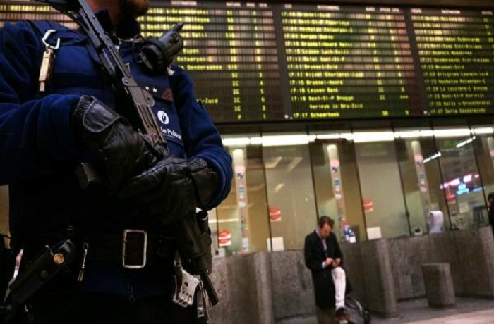 El aeropuerto de Bruselas, que fue objeto de uno de los dos atentados terroristas del pasado 22 de marzo, retomará mañana domingo parcialmente los vuelos de pasajeros, informó el consejero delegado de la compañía, Arnaud Feist