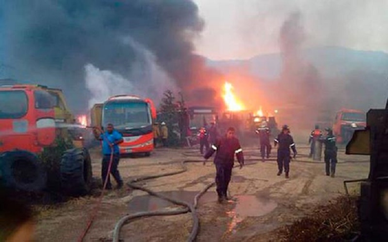 Incendio en estacionamiento en Guatire afectó a 64 autobuses Yutong