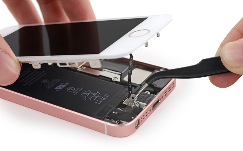 iPhone SE pasa por el quirófano y se develan todos su componentes