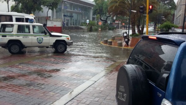 Lluvias siguen afectando principales vías de Caracas