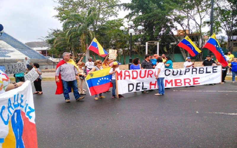 Manifestaron en Valencia para exigir la renuncia de Maduro