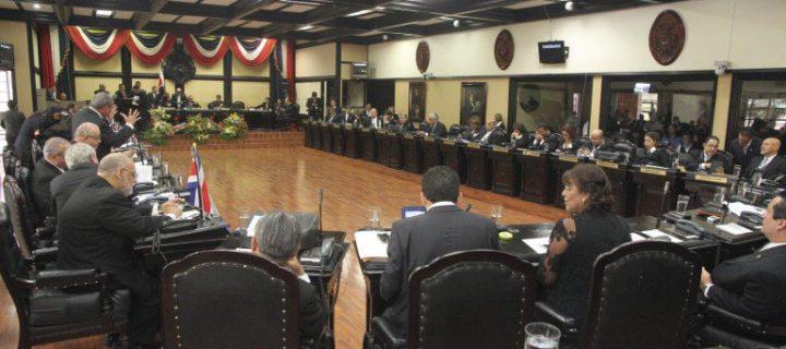 La moción exhorta al gobierno de Costa Rica a pronunciarse sobre la situación de Venezuela y pide que se promueva la activación de la Carta Democrática de la OEA