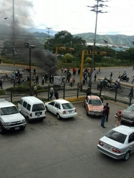 Comerciantes del mayorista protestan por falta de respuestas inmediatas por parte de las autoridades, para acceder a la infraestructura/Foto: Laudelyn Sequera