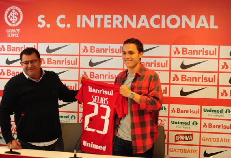Durante su presentación, el venezolano expresó su felicidad de convertirse en el primer jugador nacido en Venezuela en llegar al club brasileño